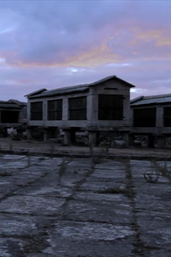 Avión. El pueblo ausente