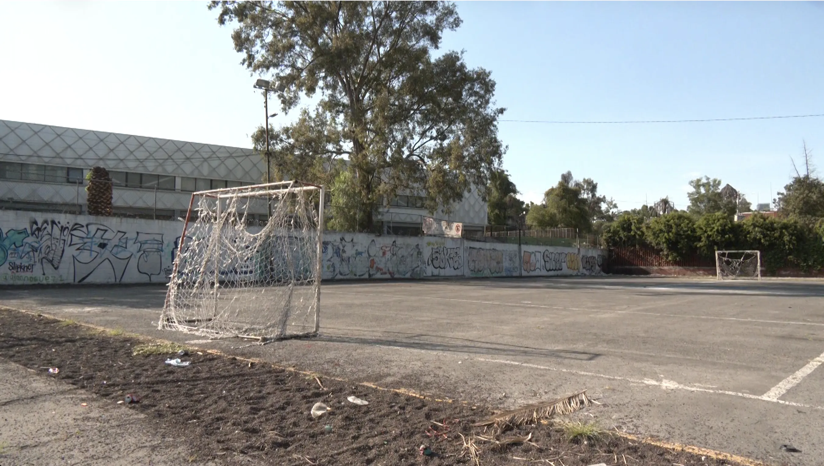 Futbol entre concreto